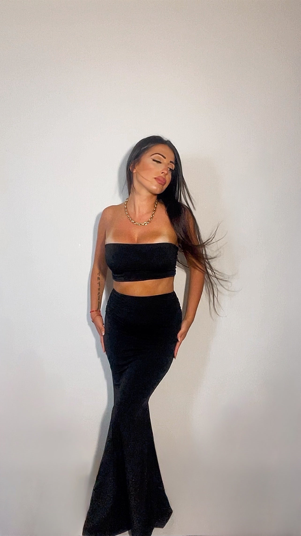 BLACK CROP TOP AND LONG SKIRT SET