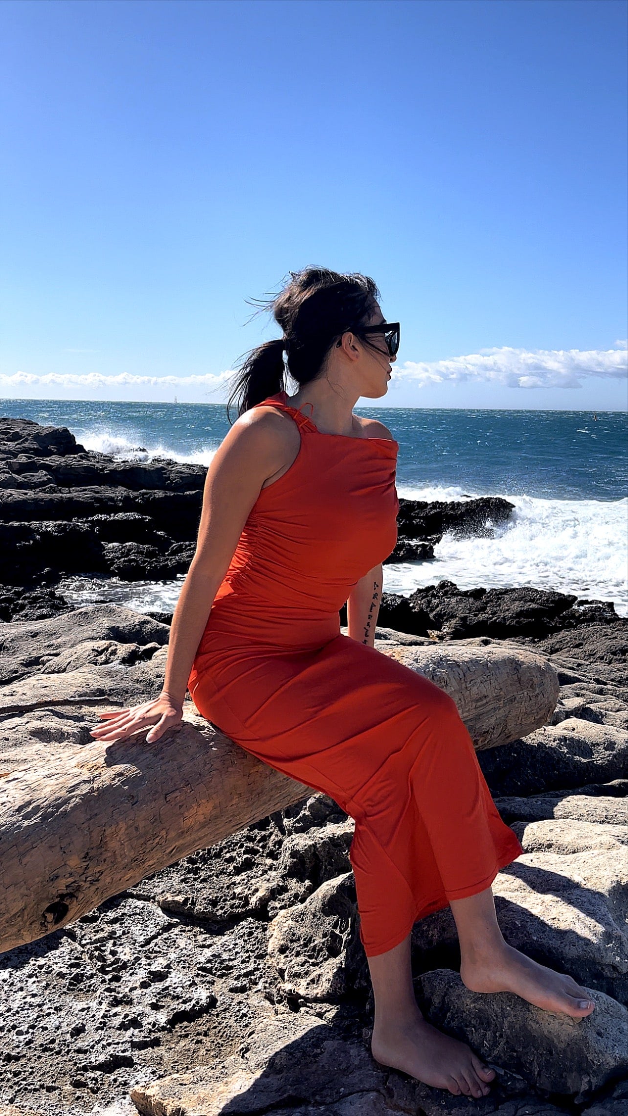 TOP ASYMÉTRIQUE À ÉPAULE DÉNUDÉE