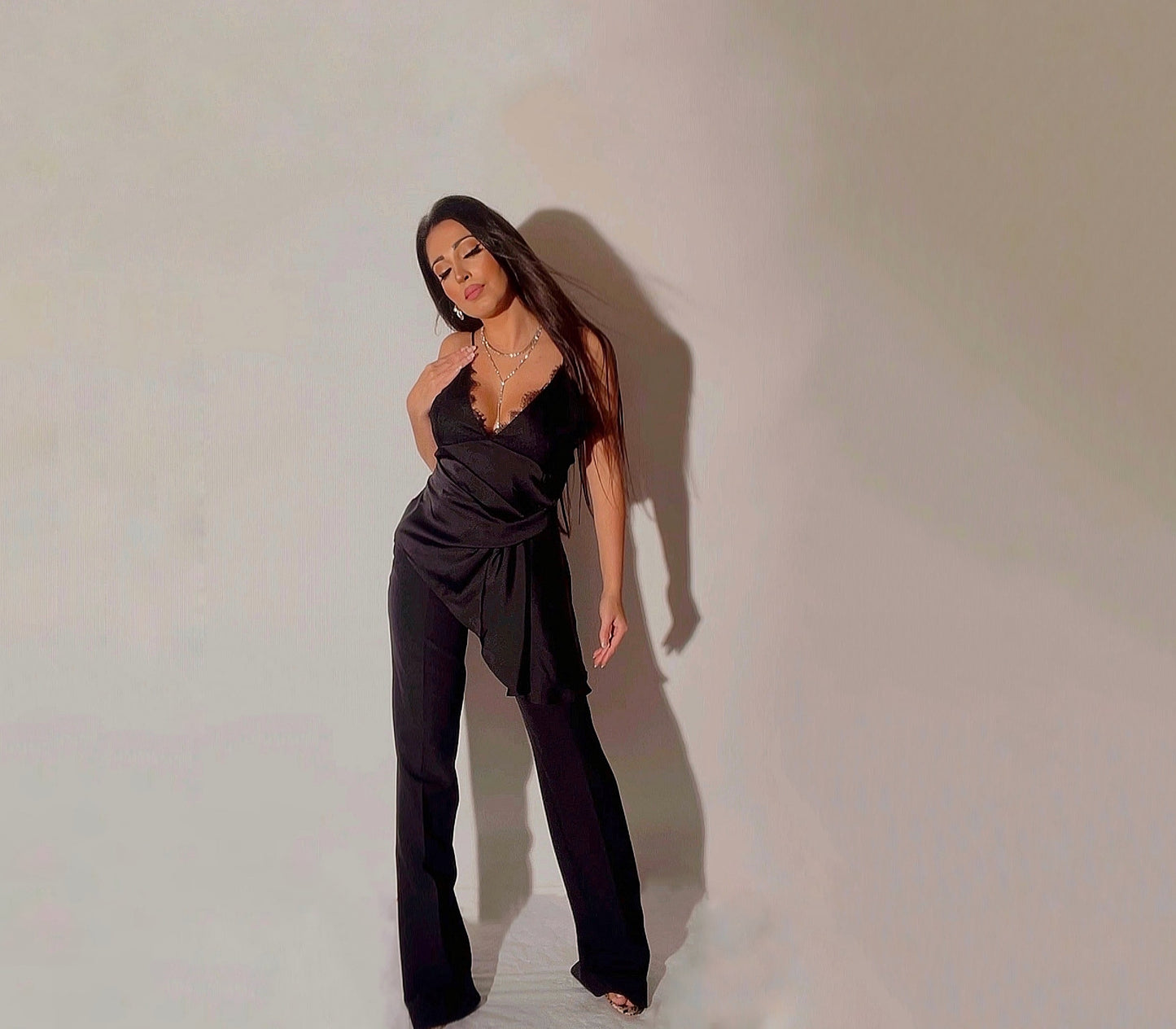 TOP-DRAPÉ-ASYMÉTRIQUE-style-dentelle-femmebranchee