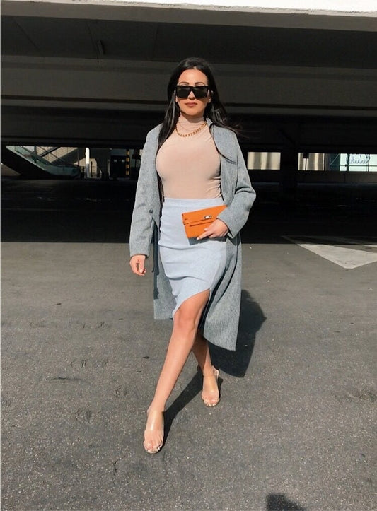 Manteau-gris-femmebranchee