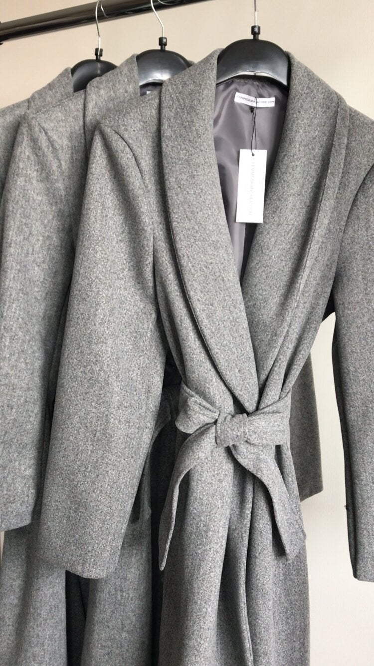 Manteaux-avec-ceinture-gris-femmebranchee