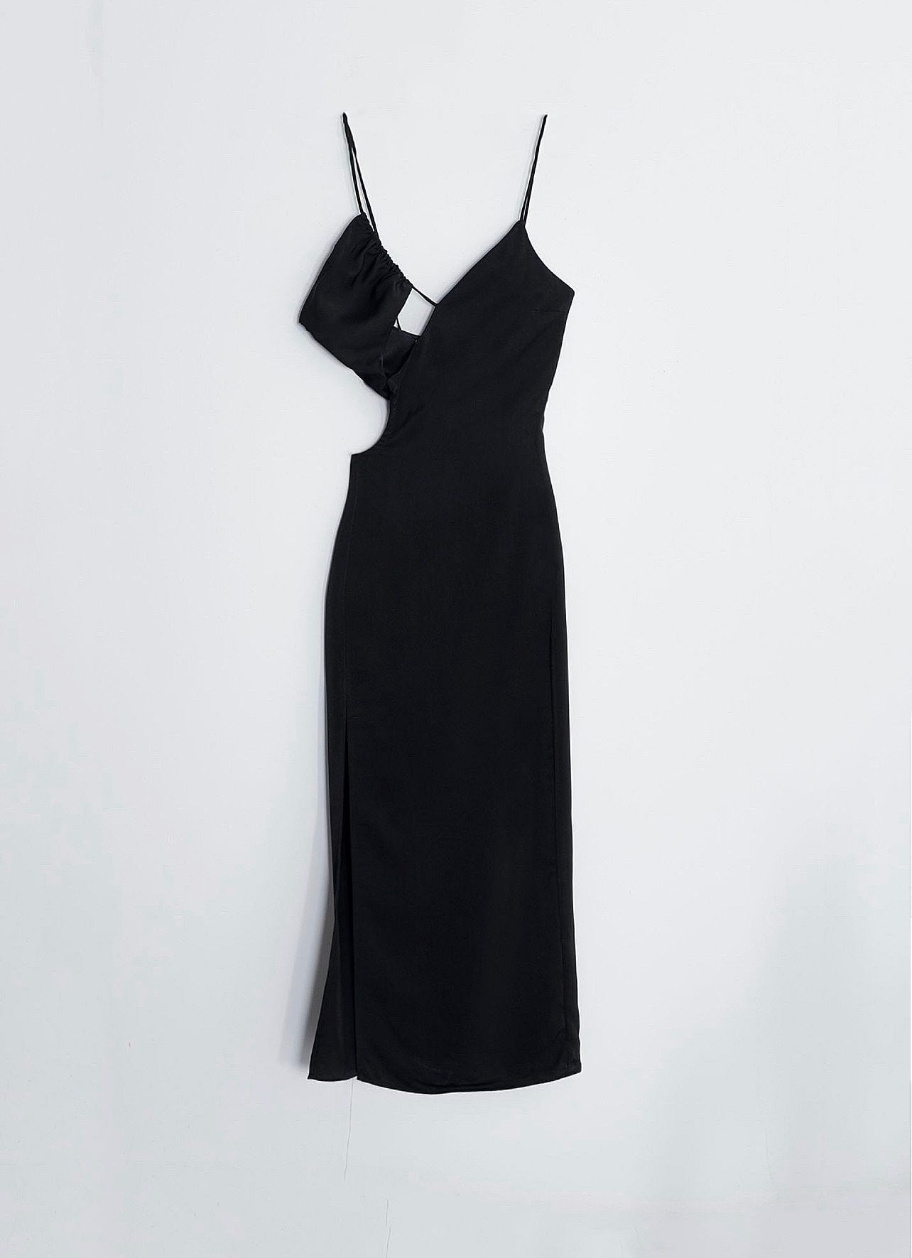 ROBE AVEC DÉCOLLETÉ À DÉCOUPE NOIR Femme branchée