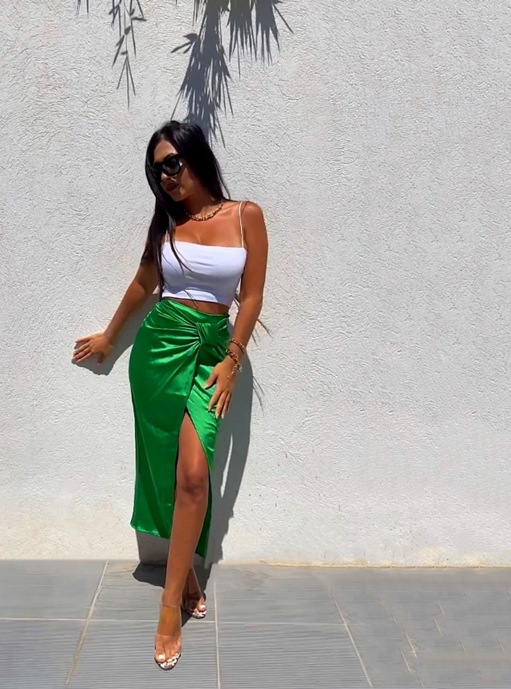 JUPE MIDI FRONCÉE EN SATIN VERT
