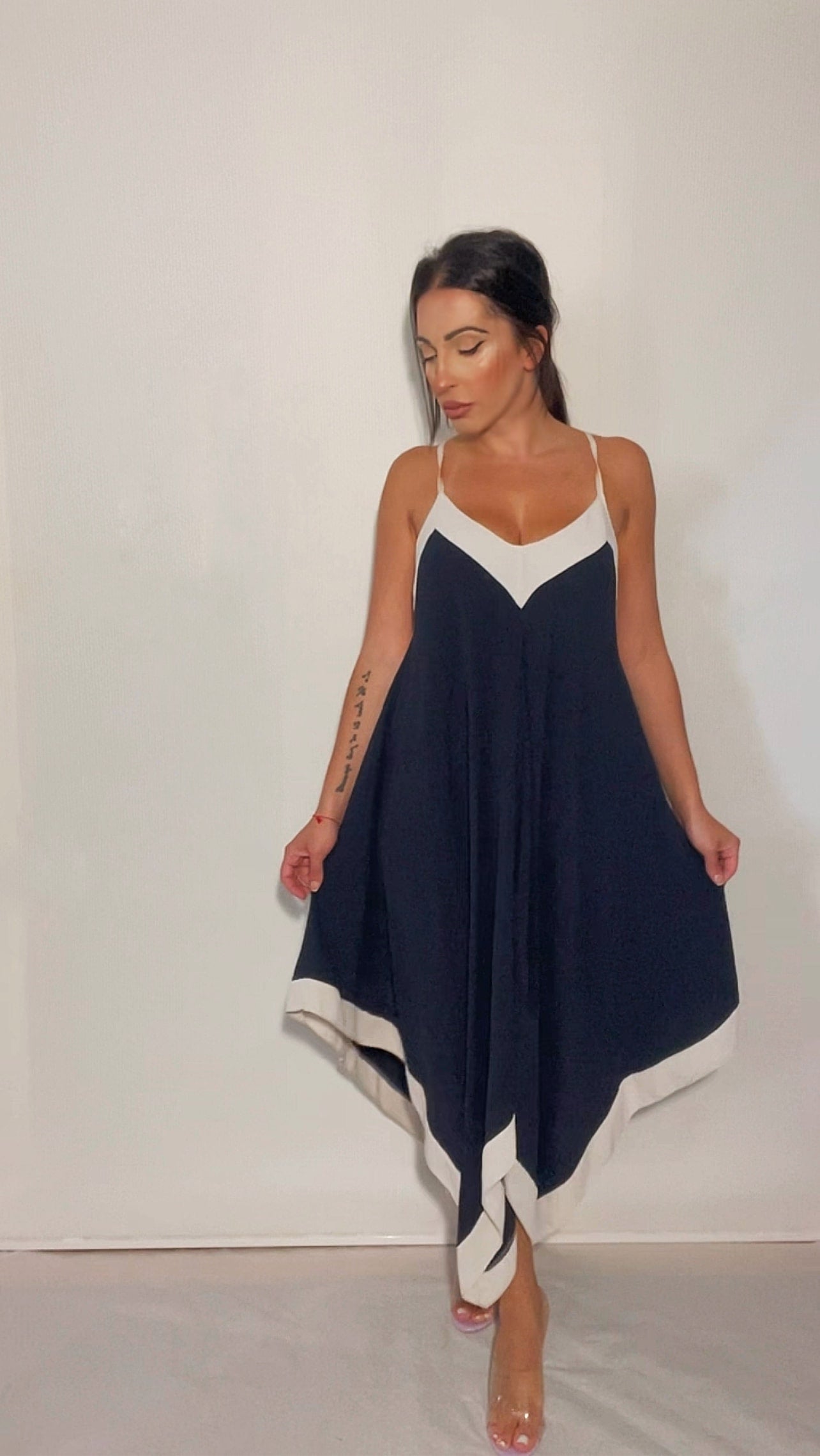 ROBE LONGUE FLUIDE COL EN  V