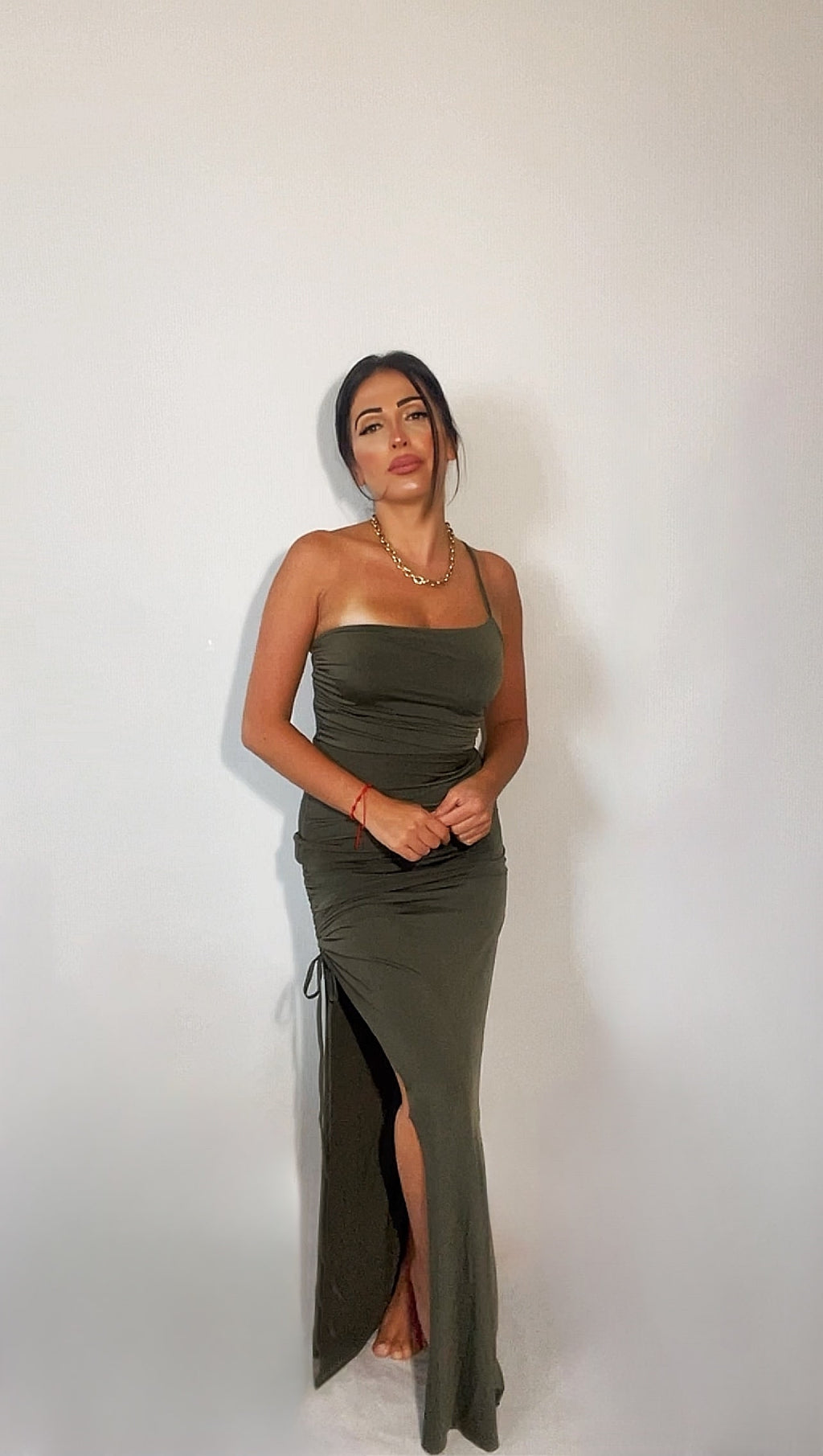 ROBE LONGUE À BRETELLES ASYMÉTRIQUE KAKI