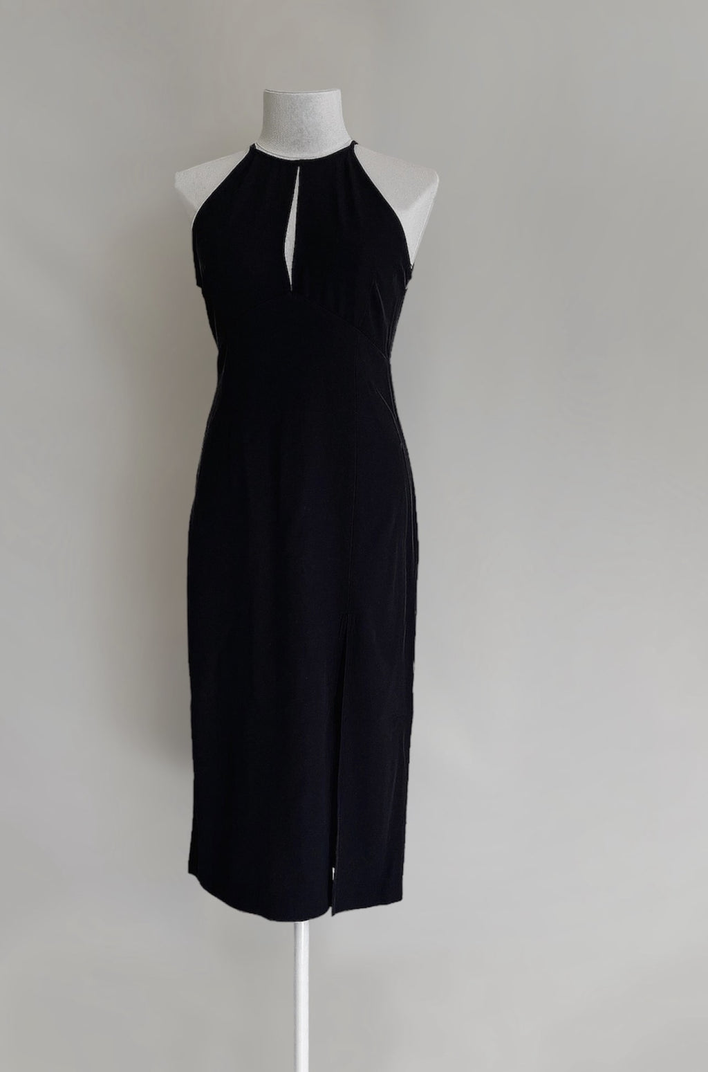 ROBE MI-LONGUE AVEC ENCOLURE NOIR