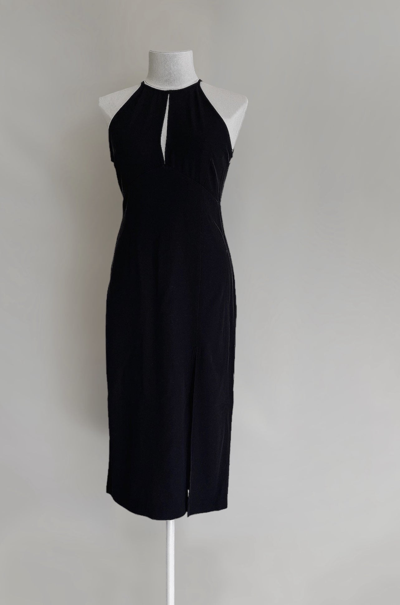 ROBE MI-LONGUE AVEC ENCOLURE NOIR