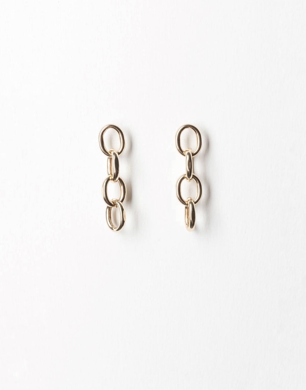 Boucles-d’oreilles-style-chaîne-femmebranchee