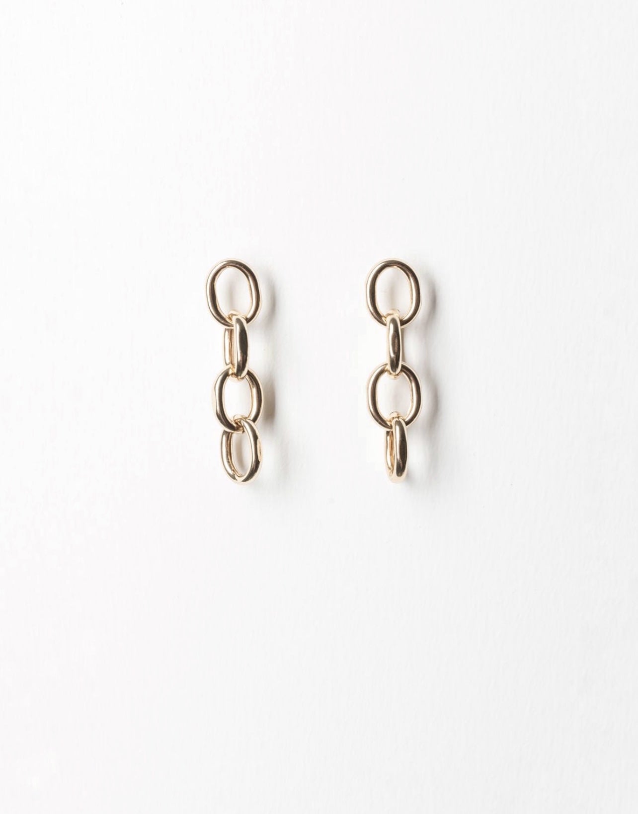 Boucles-d’oreilles-style-chaîne-femmebranchee