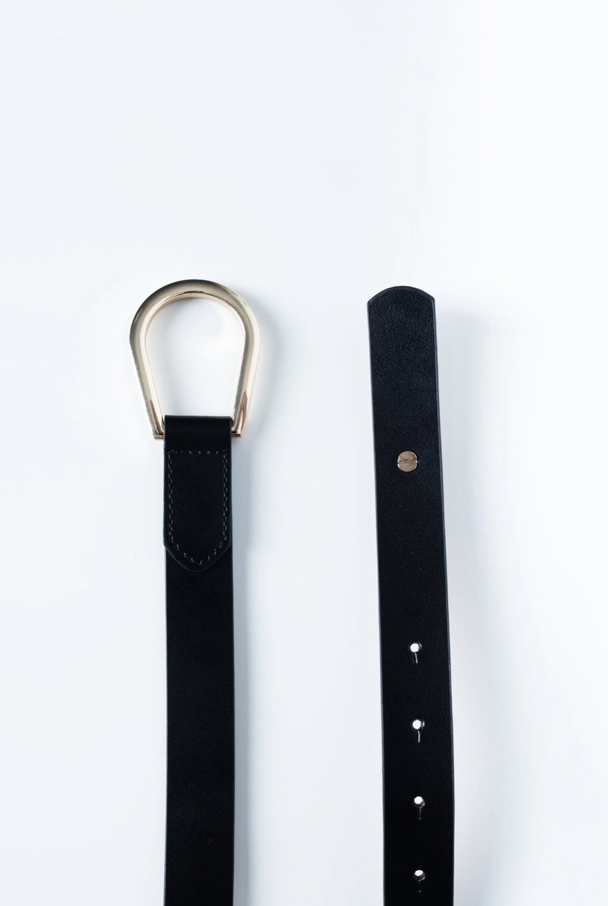 CEINTURE-AVEC-BOUCLE-OVALE-femmebranchee