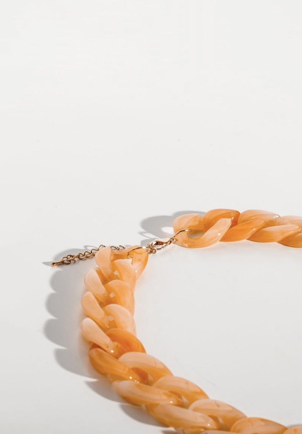 Collier-orange-femmebranchee