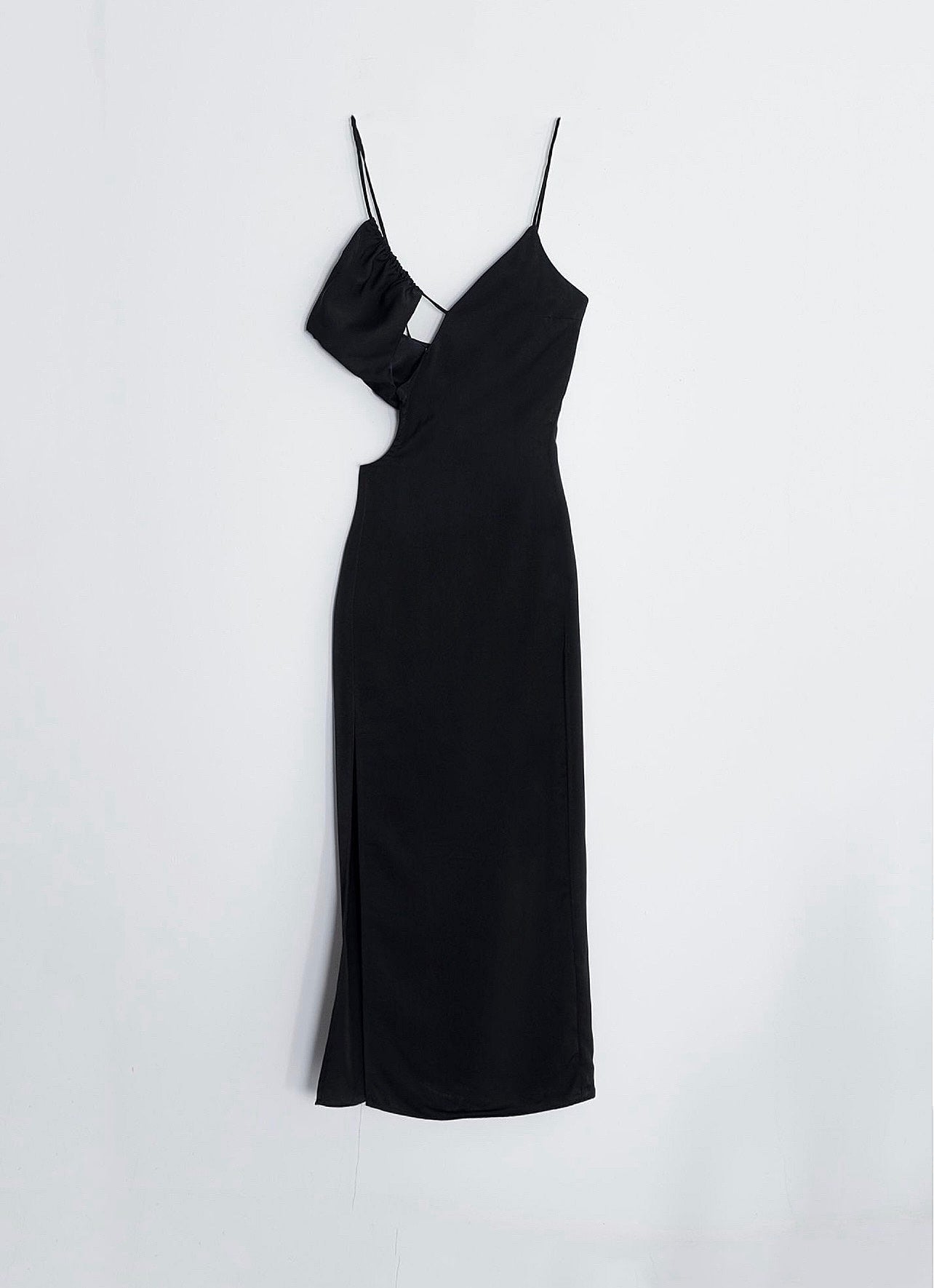 ROBE AVEC DÉCOLLETÉ À DÉCOUPE NOIR Femme branchée 