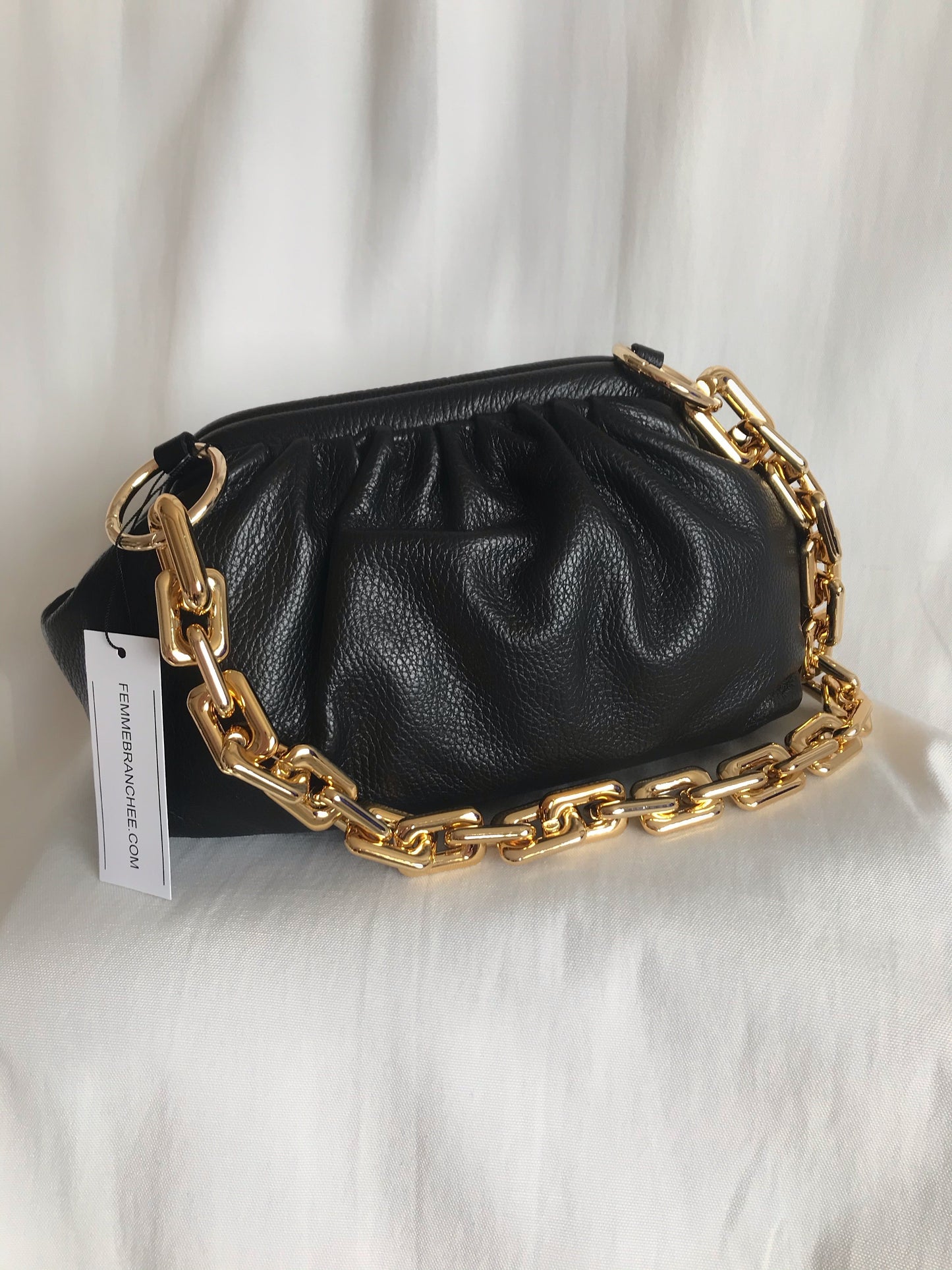 Sac-en-cuir-chaine-doré-femmebranchee