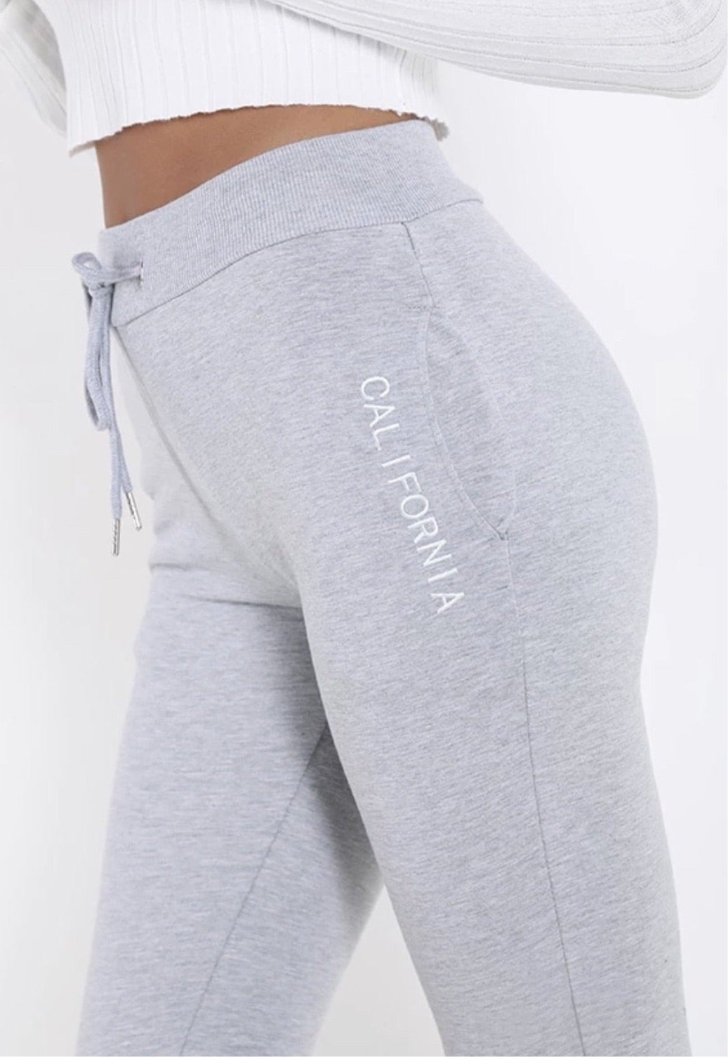 jogging-gris-femmebranchee