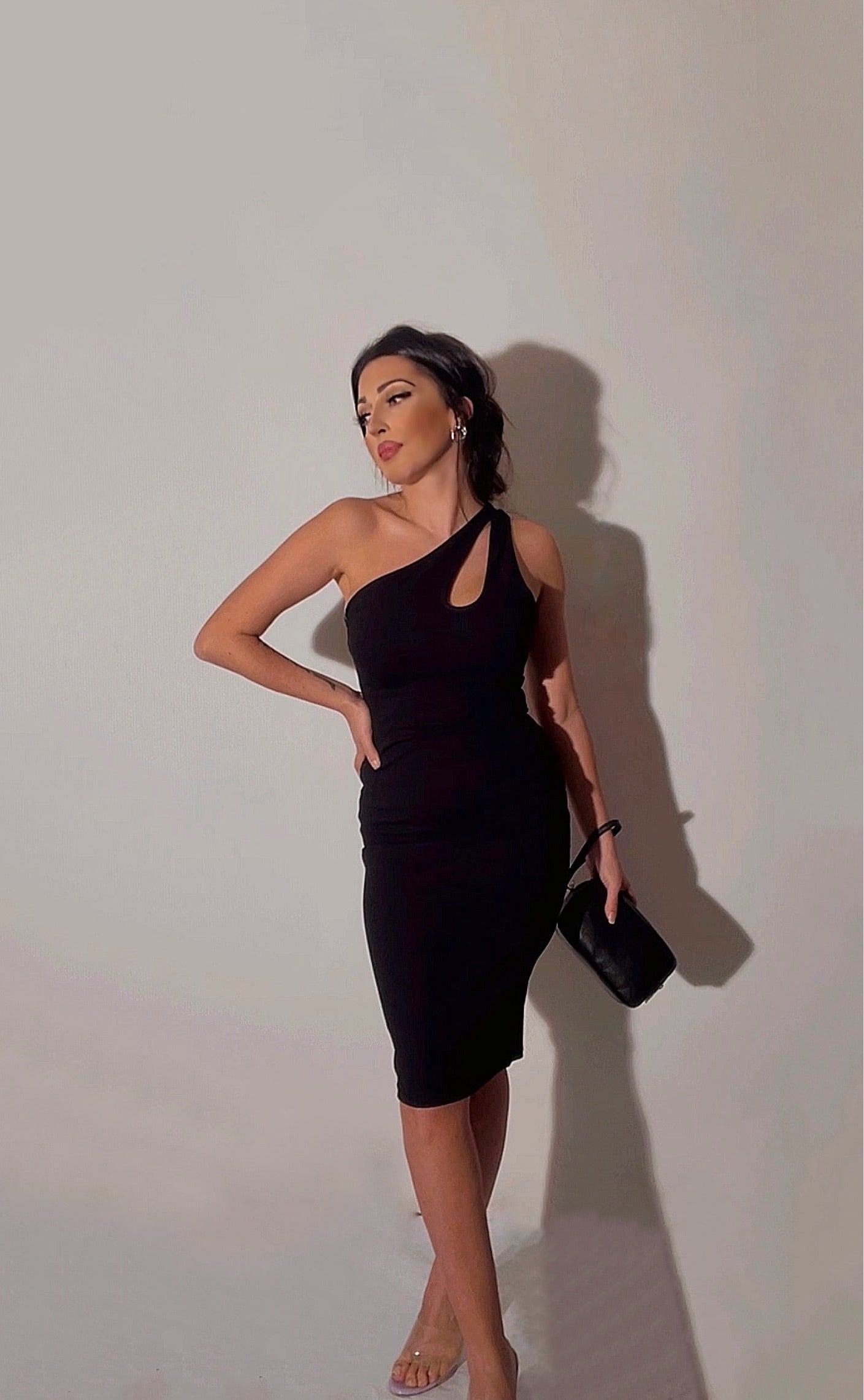 ROBE ASYMÉTRIQUE À DÉCOUPE FEMMEBRANCHEE